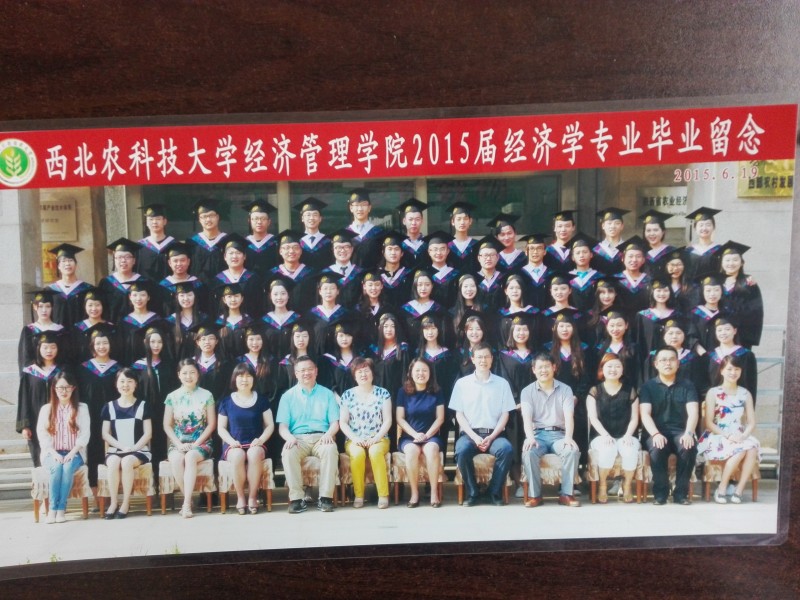 世界杯官方合作网站2015届经济学毕业留念.jpg