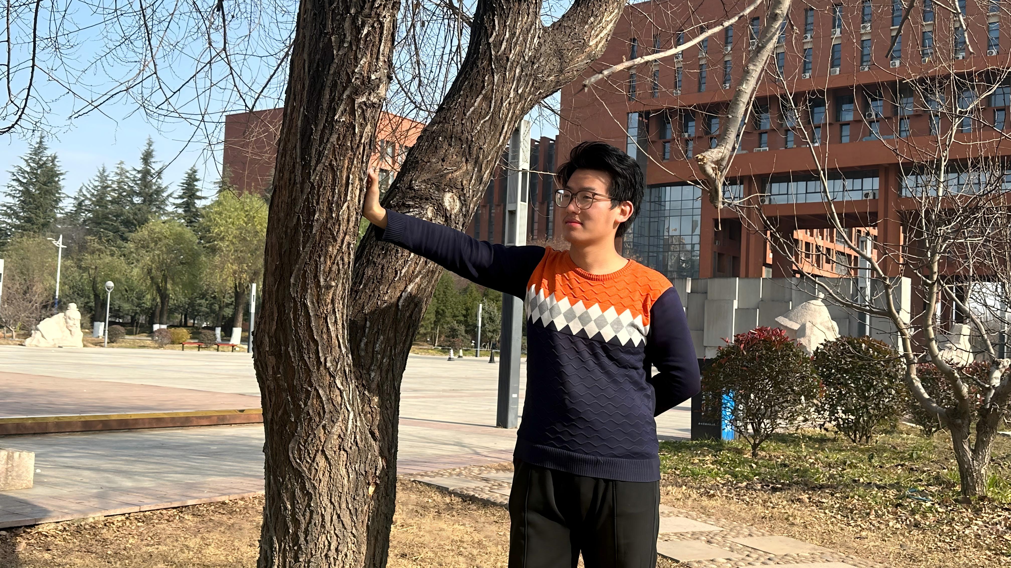 杨书豪.jpg